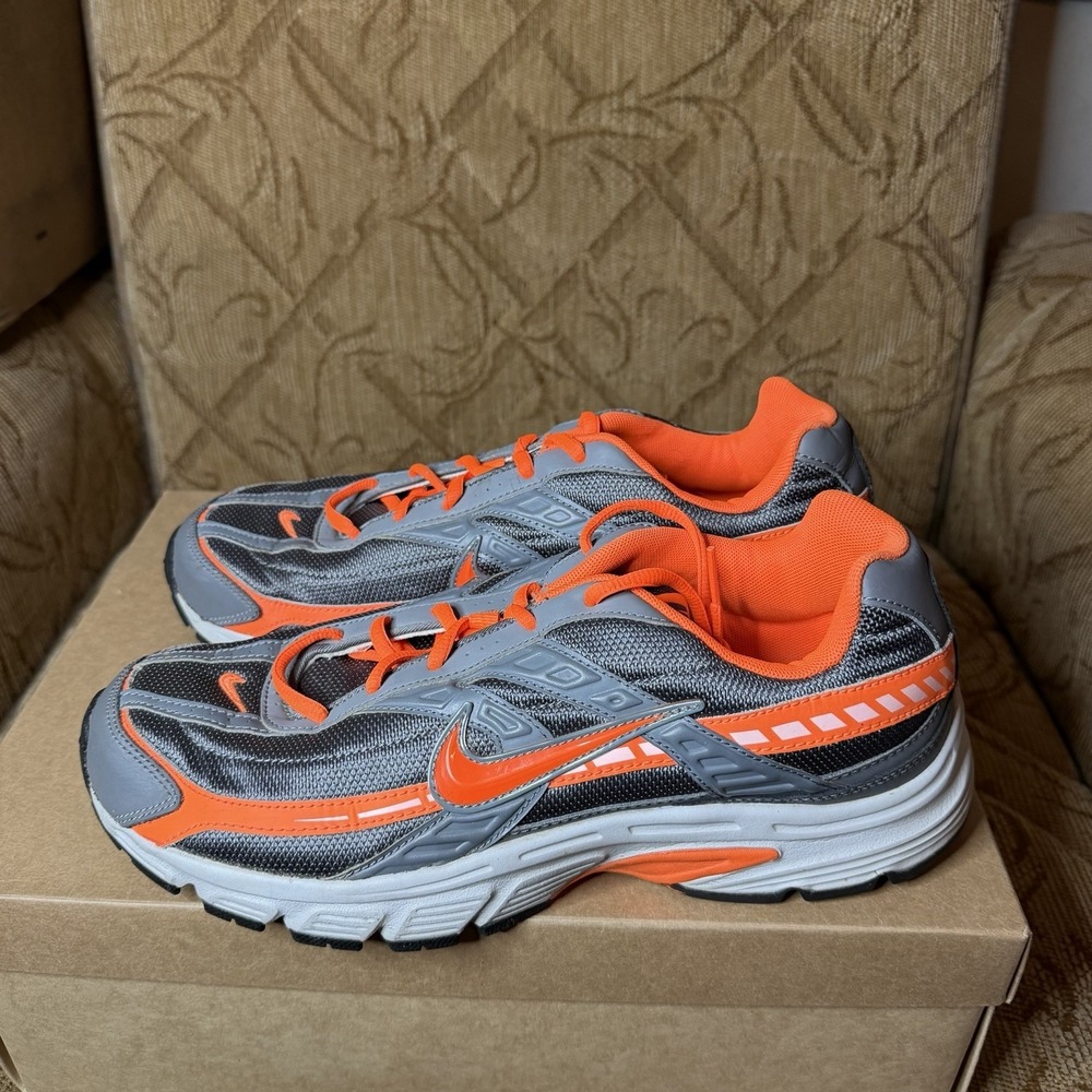 Nike Initiator Trainers Men's Size 10 Gray Orange Walking Gym Running Shoes EUC!